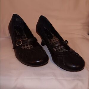 Womens black Mary Jane heels